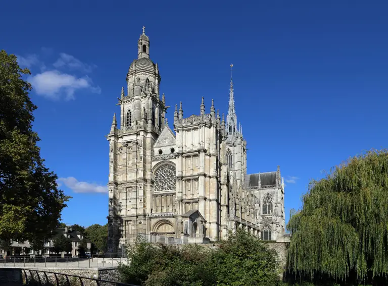 Cathédrale_Notre-Dame_d'Evreux_©CC__1_.jpg